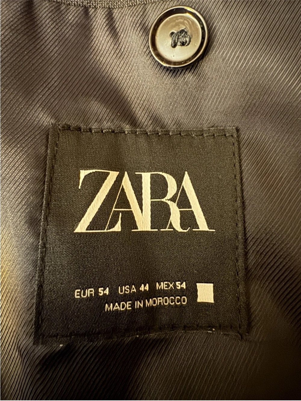 Zara Men's dark blue check suit jacket 2
Buttons Size 54 - Picture 11 of 13